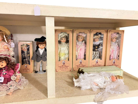 Collection of mainly boxed porcelain dolls including Albernon, Regency Fine Arts, Leonardo, etc. thumbnail