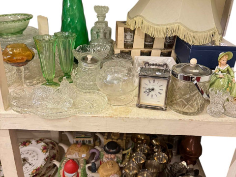 Large collection to include Royal Albert Old Country Roses, Meakin Studio tablewares, teapots, glassware, metalwares, etc. thumbnail