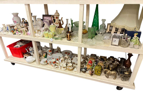 Large collection to include Royal Albert Old Country Roses, Meakin Studio...