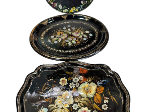 Edwardian inlaid mahogany kidney shaped tea tray, oval papier mache and mother of pearl inlaid tray and two floral painted trays (4). thumbnail