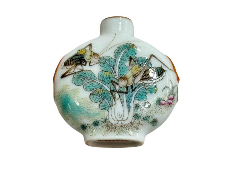 Chinese scent flask decorated with frog and insects, iron red seal mark, 5.3cm.