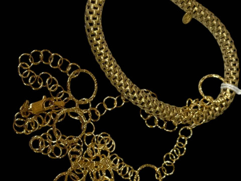 9 carat gold necklace and 9 carat gold bracelet (2).