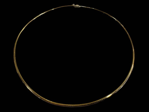 Italian 18 carat gold choker necklace, with case.