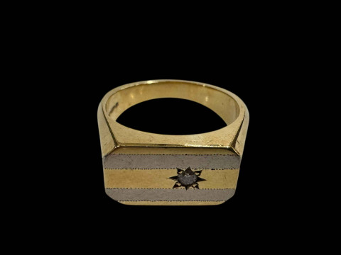 Gents diamond set 18 carat gold signet ring, size Q.