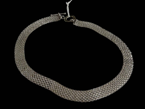 9 carat white gold mesh choker necklace.