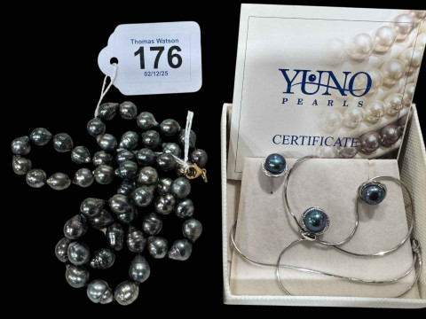 Veronese boxed simulated pearl necklace with 18 carat gold clasp, together...