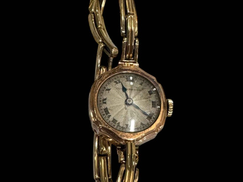 1920's ladies 9 carat gold bracelet watch, boxed.