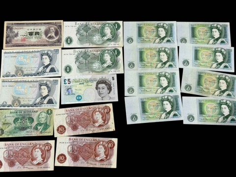 Seventeen banknotes including Ten Shillings.