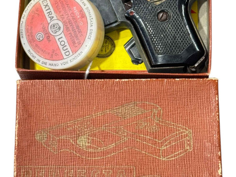 Perfecta starting pistol in original box, no licence required to buy this...