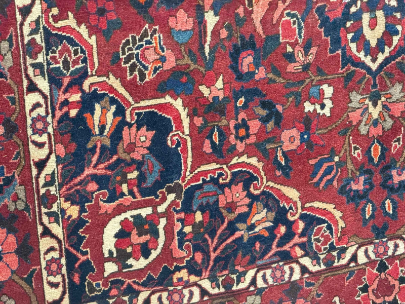 Hand knotted Persian Bakhtiar carpet, 3.22 by 2.10.