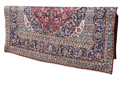 Fine hand knotted Persian Kashan carpet, 4.04 by 2.36.