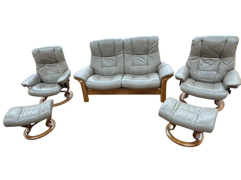 Ekornes Stressless taupe leather five piece lounge suite comprising reclining two seater settee, pair reclining armchairs and footstools.