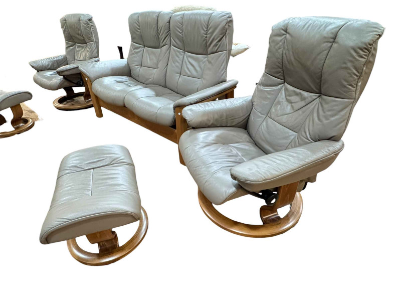 Ekornes Stressless taupe leather five piece lounge suite comprising reclining two seater settee, pair reclining armchairs and footstools.