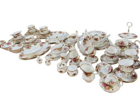 Large collection of Royal Albert Old Country Roses dinner, tea, coffee...