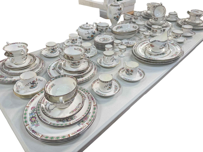 Large collection of Wedgwood Kutani Crane tea, dinner and coffee ware (over 100 pieces).