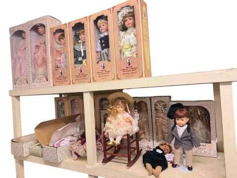 Collection of mainly boxed porcelain dolls including Albernon, Regency...