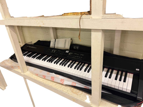 Roland RD-300 SX electronic keyboard.