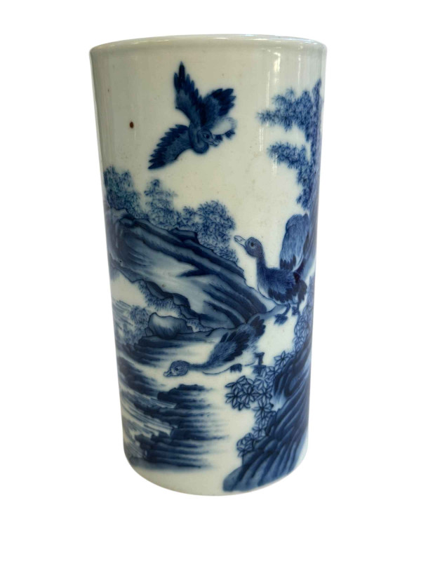 Chinese blue and white sleeve vase with six character mark, 17cm.