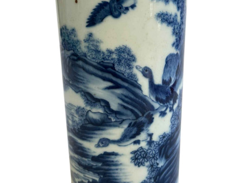 Chinese blue and white sleeve vase with six character mark, 17cm.