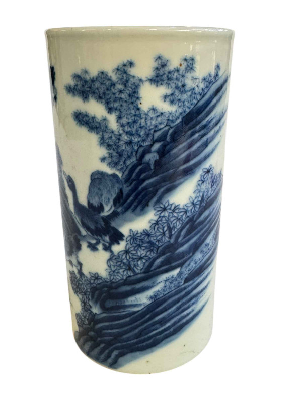 Chinese blue and white sleeve vase with six character mark, 17cm.