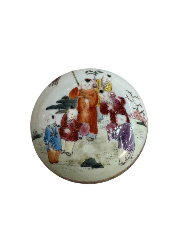 Chinese ink box with famille rose figure decoration, 10cm dia.