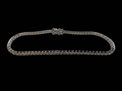 18 carat white gold and diamond tennis bracelet, total diamond content...