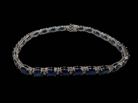 Sapphire and diamond bracelet set in 18 carat white gold, sapphire 9.50cts...