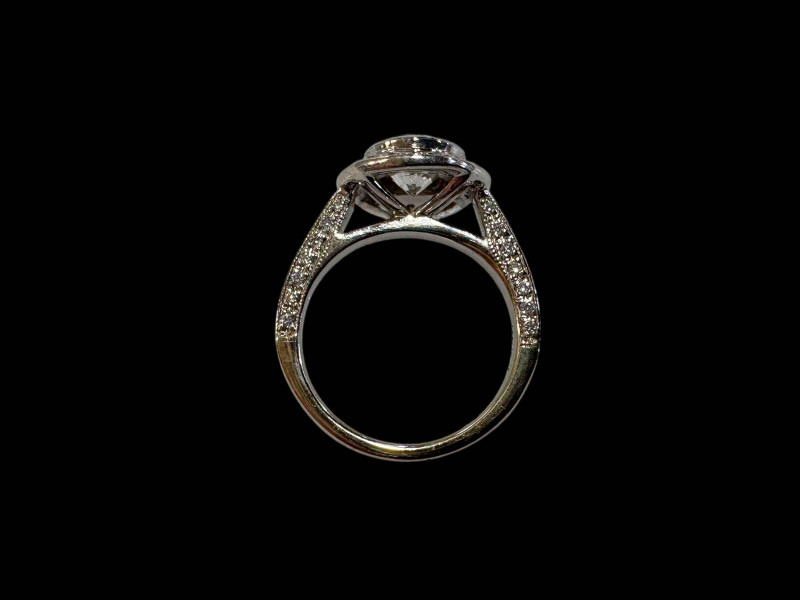 Platinum and diamond halo ring, diamonds 1.13cts, size H, with diamond grading certificate.