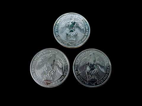 Three 2oz fine silver 999.9 Falcon of the Plantagenets 2019 Five Pound...