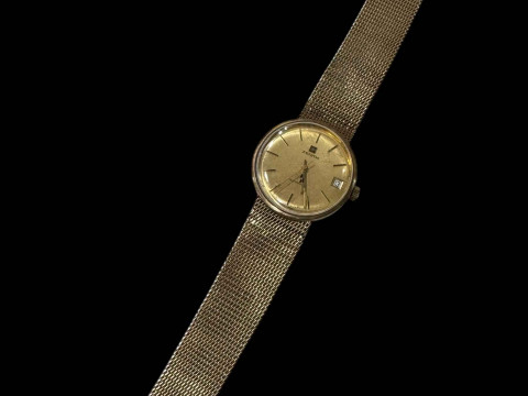 Zenith 9 carat gold gent's bracelet watch.