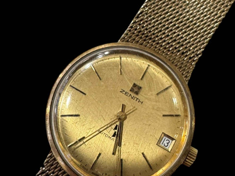 Zenith 9 carat gold gent's bracelet watch. thumbnail