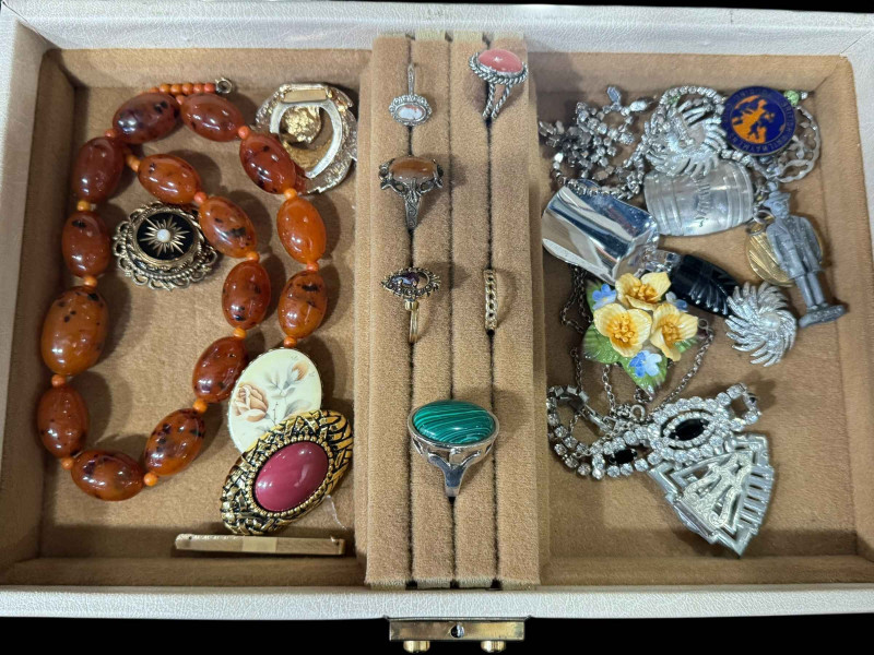 Jewellery box and contents.