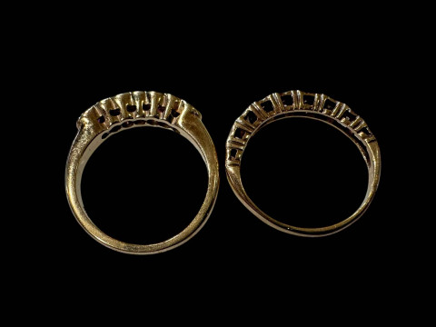 Two 9 carat gold gem set rings. thumbnail