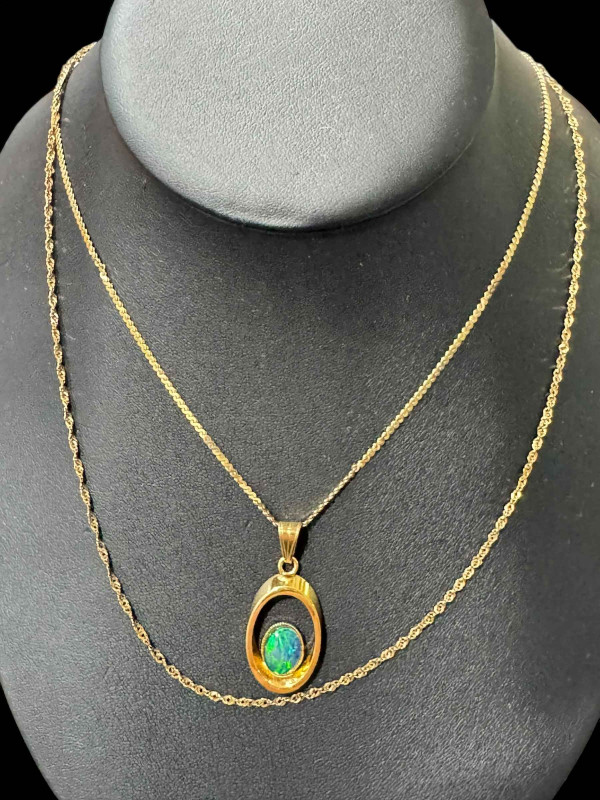 Two 9 carat gold chain necklaces (one with pendant)