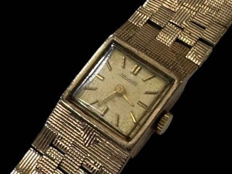 9 carat gold Nivada lady's bracelet watch. thumbnail