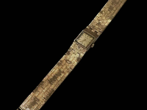 9 carat gold Nivada lady's bracelet watch.