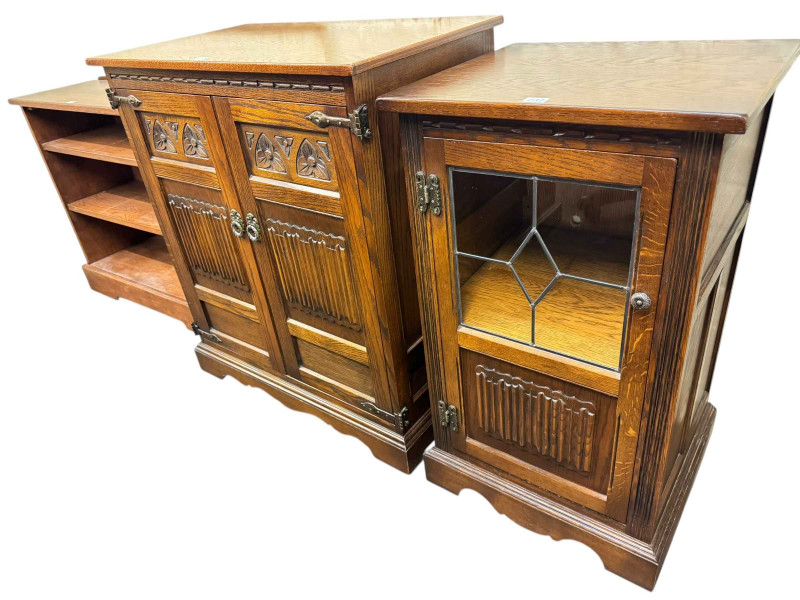 Old Charm glazed door hi-fi cabinet 86.5 x 50.5 x 46cm, Old Charm two door TV cabinet 91.5 x 81 x 48cm together with a similar oak three-tier open bookcase 77 x 87 x 33.5cm (3).