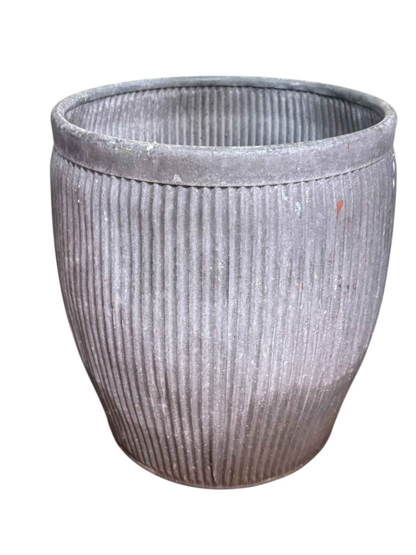 Galvanised zinc dolly tub.