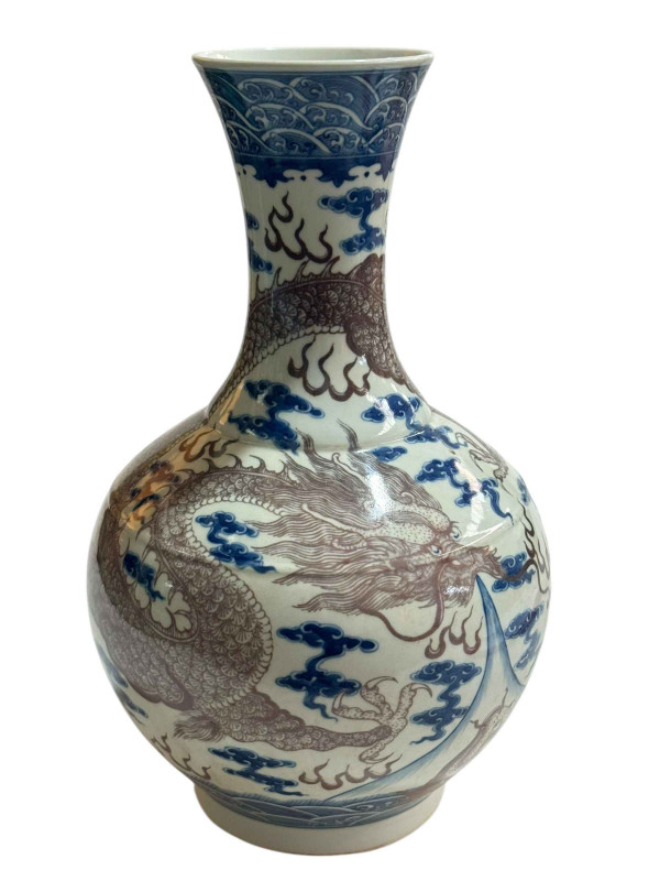 Large Chinese pottery vase decorated with dragon design on blue and white ground, 38cm.