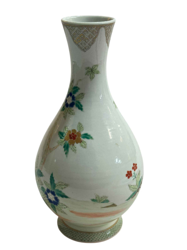 Chinese pottery vase decorated with figures and floral design, 23cm.