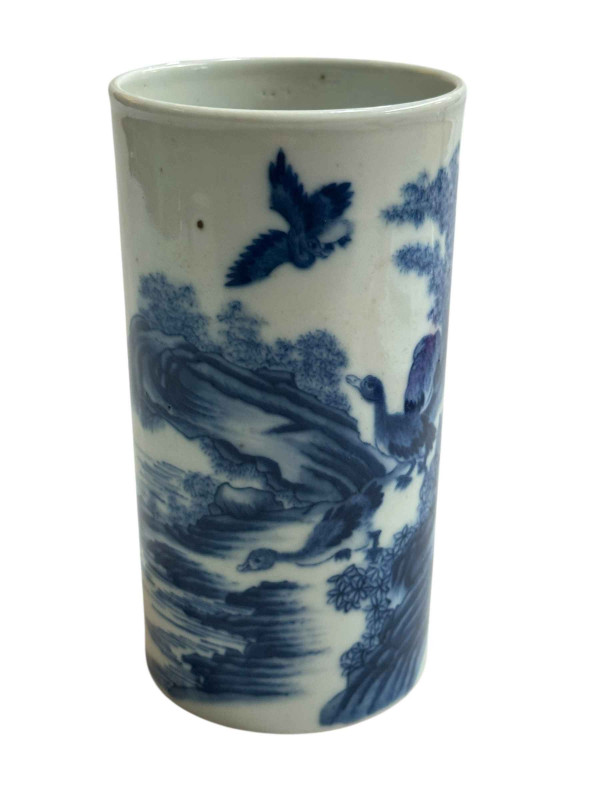 Chinese blue and white brush pot with six character mark, 17cm.