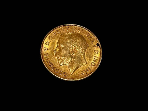 George V 1911 gold half sovereign. thumbnail