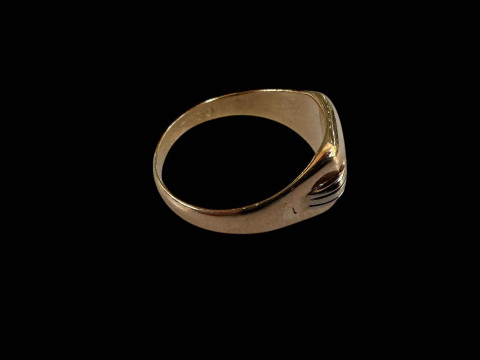 Gents 9 carat gold signet ring (marks worn), size W. thumbnail