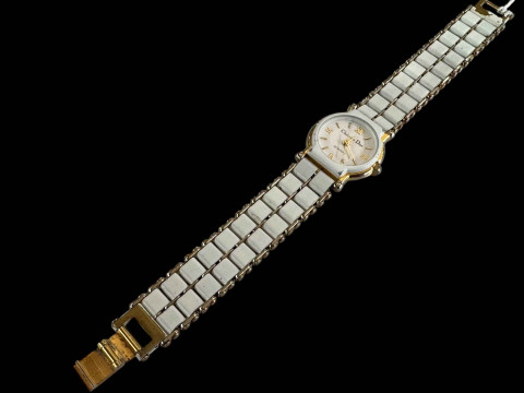 Ladies Christian Dior quartz wristwatch.