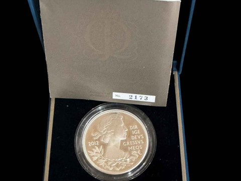 The Official Queens Diamond Jubilee UK £5 silver Piedfort coin with certificate.