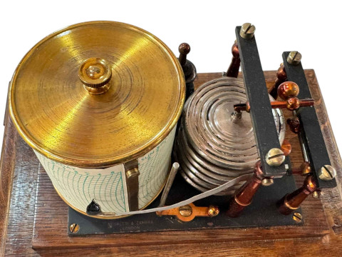 Small oak cased barograph by Negretti Zambra London, 13.5cm by 23.5cm by 15cm. thumbnail