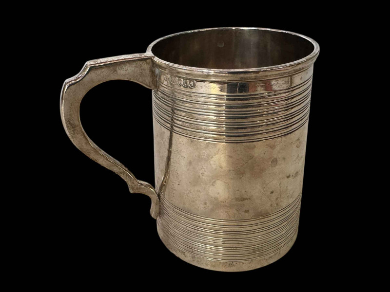 Victorian silver pint tankard with ribbed body, London 1872, 11.25cm.