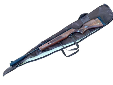 BSA .22 air rifle with bag, no licence required to buy this lot, purchaser...