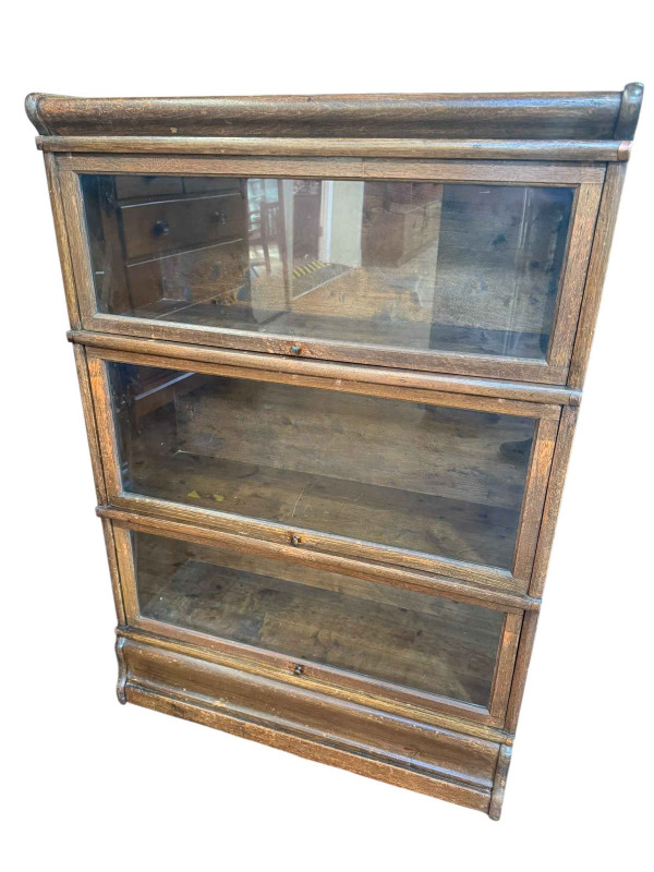 Early 20th Century Globe Wernicke style three height stacking bookcase, 124cm by 86.5cm by 31cm.