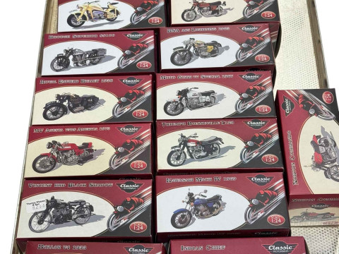 Collection of seventeen boxed Classic Motorbike 1:24 models.